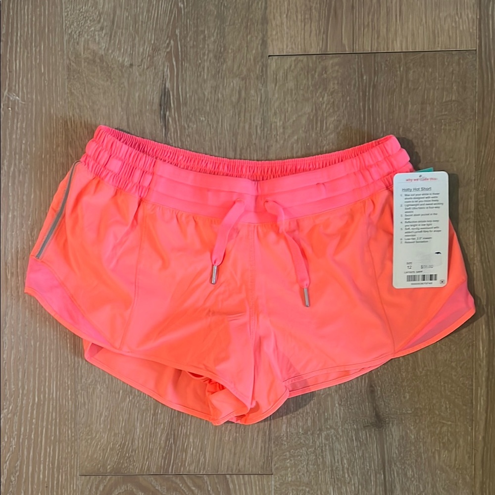 Lululemon Hotty Hot LR size 12 Shorts